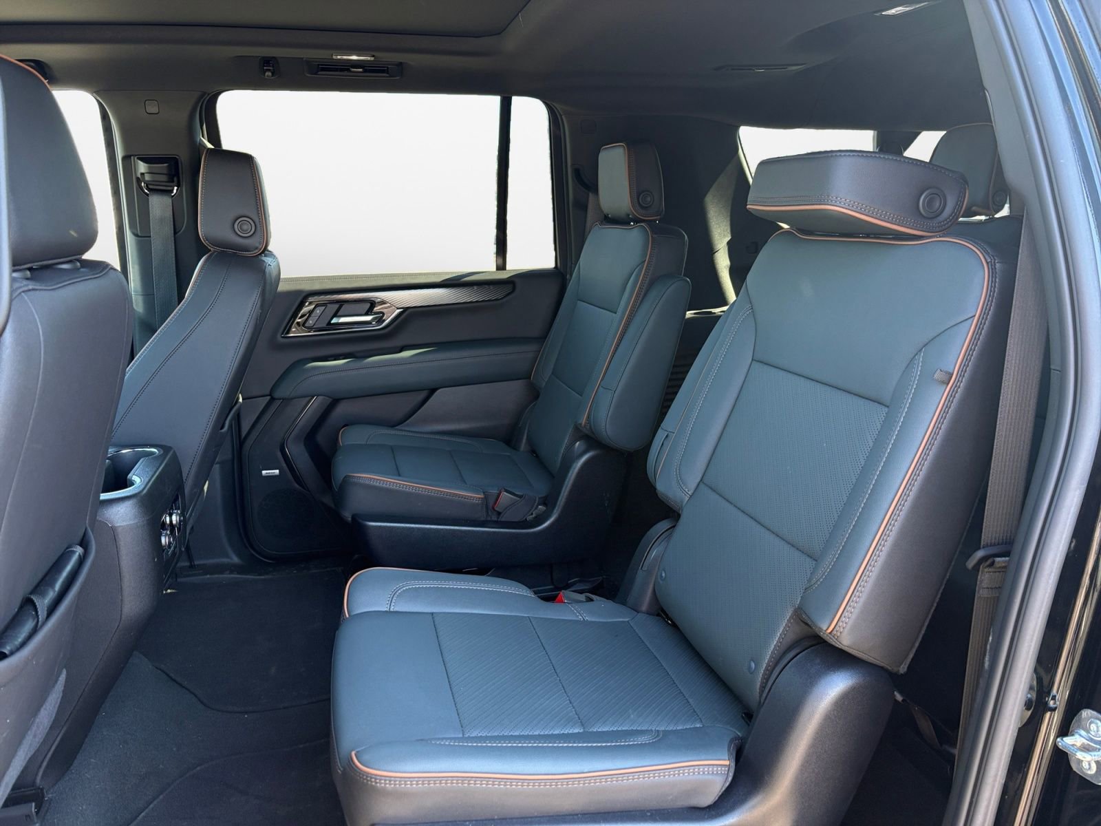Used 2025 GMC Yukon XL AT4 image 13