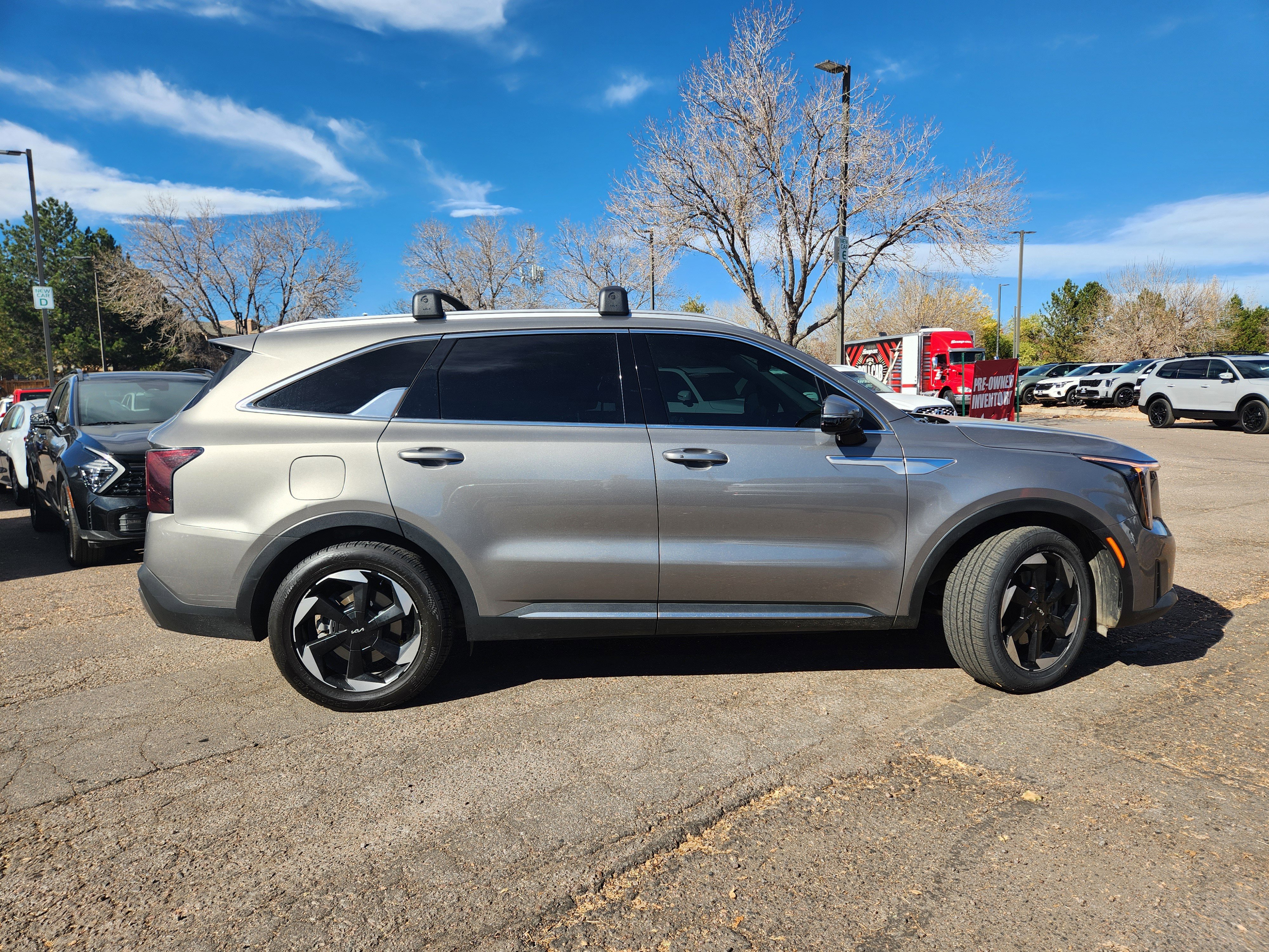 Used 2025 Kia Sorento EX w/ EX Panoramic Sunroof Package image 2