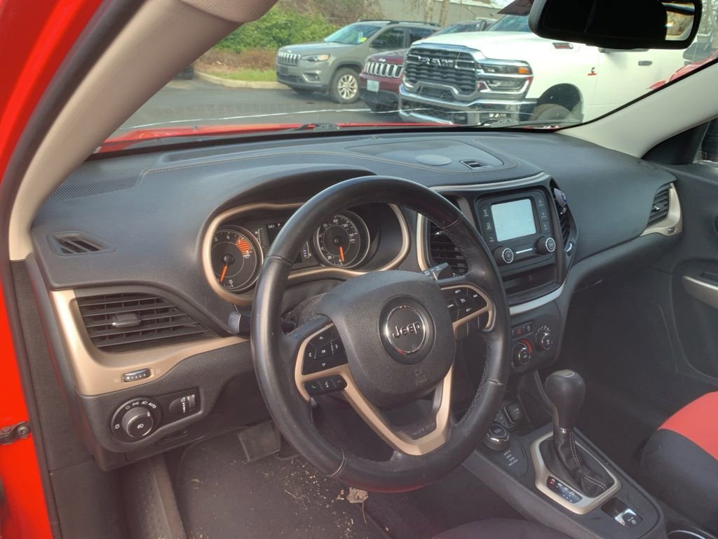 Used 2018 Jeep Cherokee Latitude w/ Altitude Package image 10