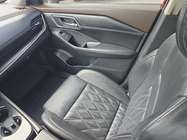 Certified 2022 Nissan Rogue Platinum w/ Head-Up Display Package image 18