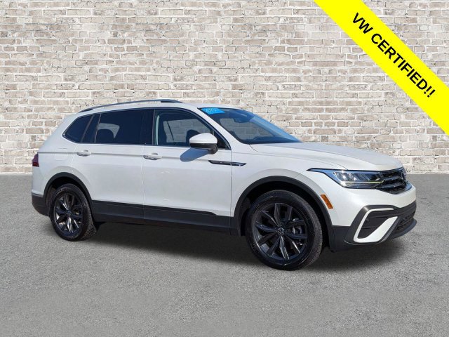 Certified 2023 Volkswagen Tiguan SE w/ Panoramic Sunroof Package FWD image 1