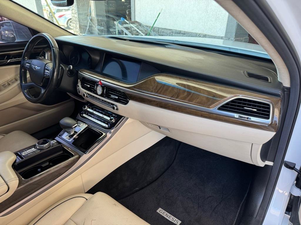 Used 2017 Genesis G90 3.3T Premium RWD image 13