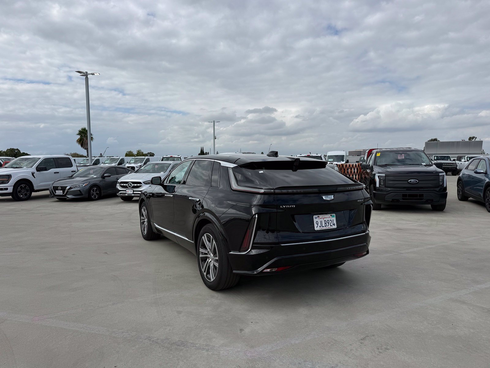 Used 2024 Cadillac Lyriq Luxury RWD image 2