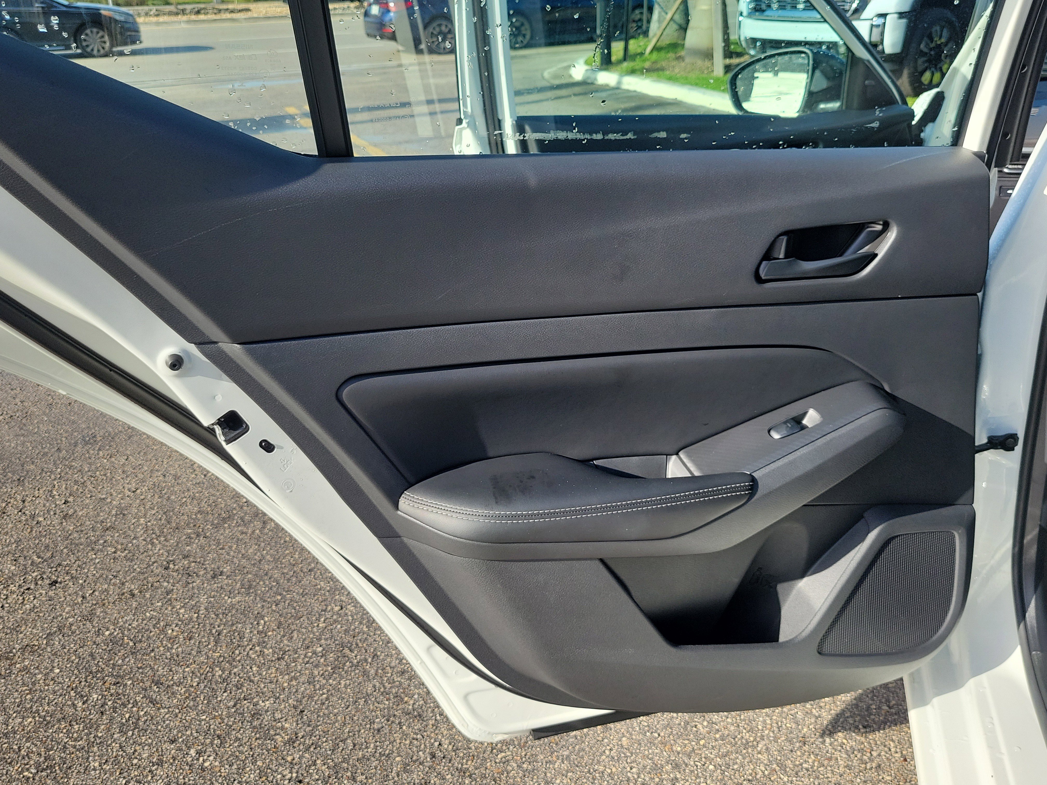 Used 2025 Nissan Altima 2.5 SV image 24