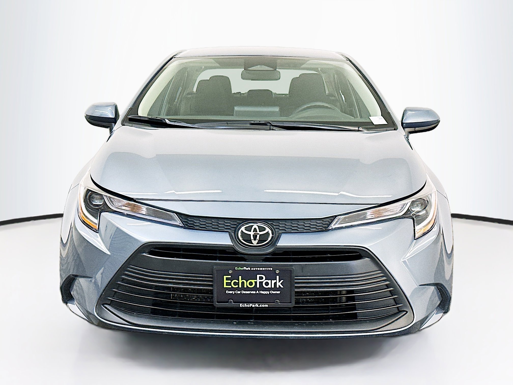 Used 2025 Toyota Corolla LE image 2