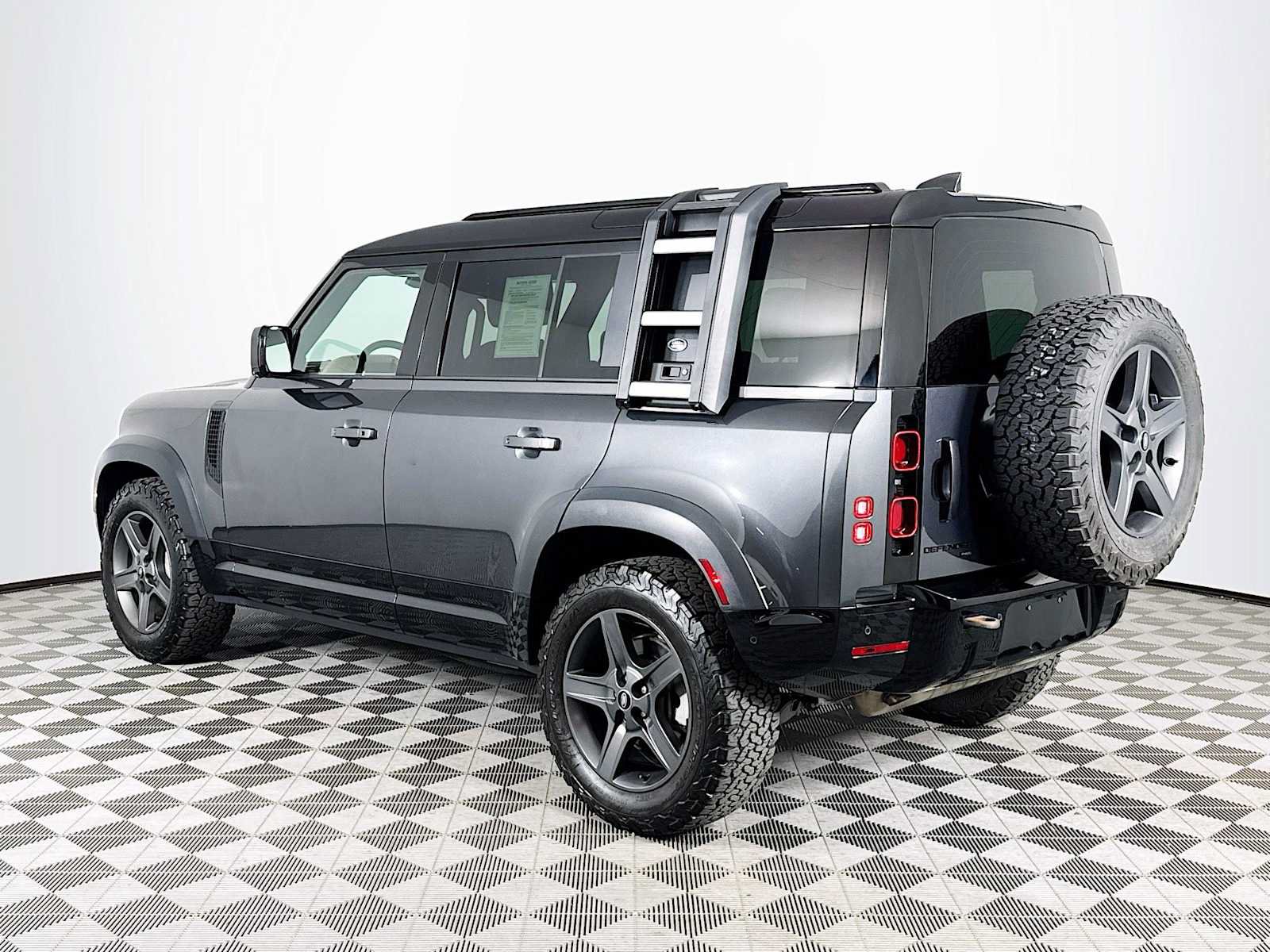 Used 2023 Land Rover Defender 110 X-Dynamic SE AWD/4WD image 7