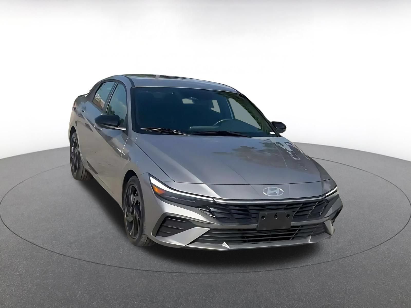Used 2026 Hyundai Elantra Sport FWD image 2