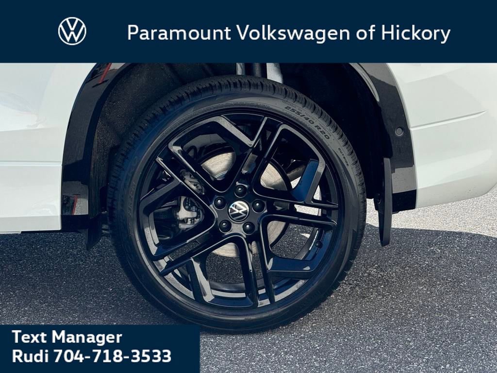 New 2026 Volkswagen Tiguan SE R-Line image 3