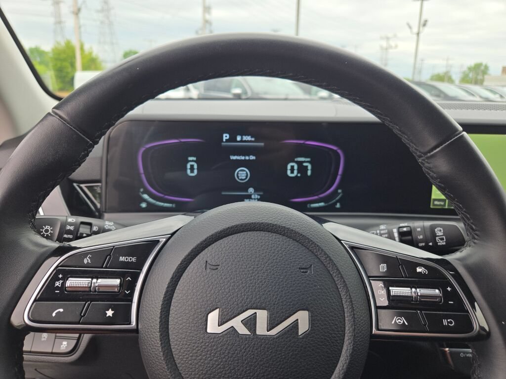 Used 2025 Kia Seltos S FWD image 39