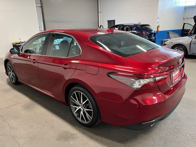 Used 2021 Toyota Camry XLE w/ Navigation Upgrade Package FWD image 5