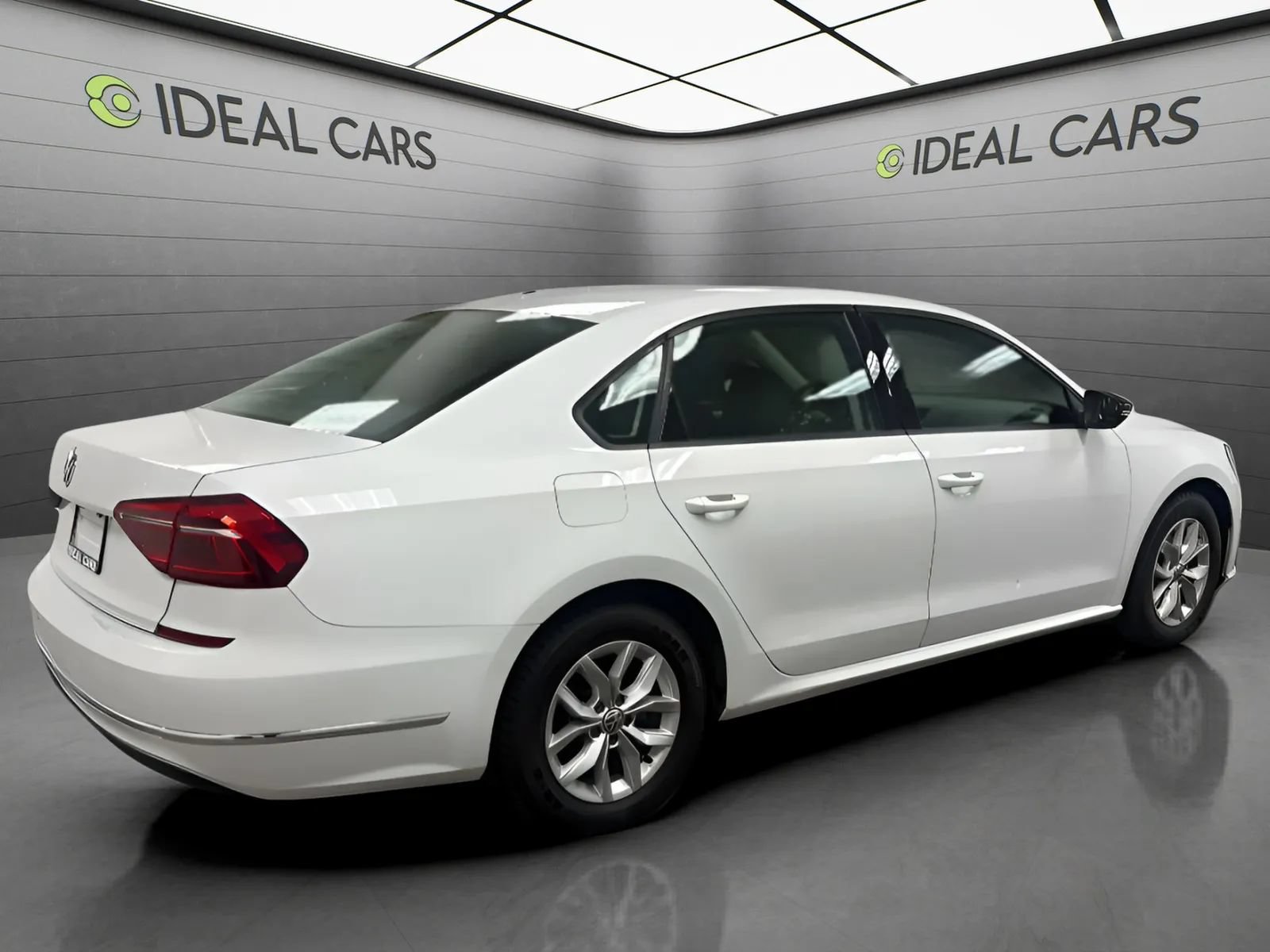 Used 2018 Volkswagen Passat 2.0T S w/ Driver Assistance Package FWD image 5