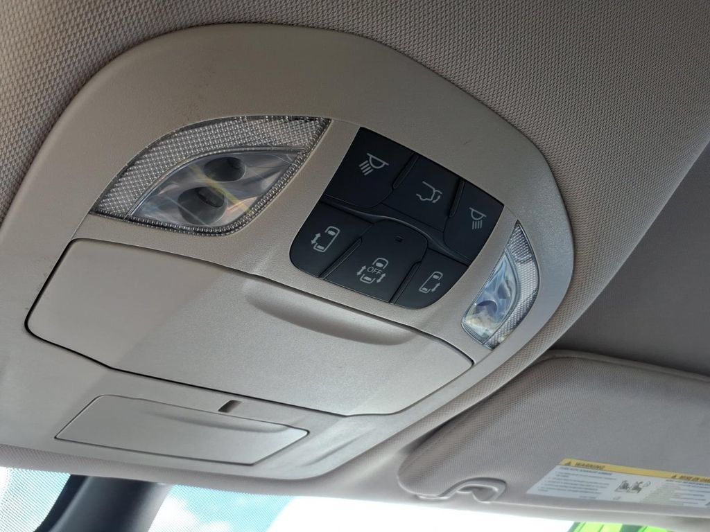 Used 2024 Chrysler Pacifica Touring-L FWD image 27