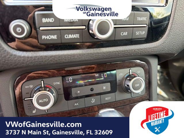 Used 2014 Volkswagen Touareg Executive AWD/4WD image 22