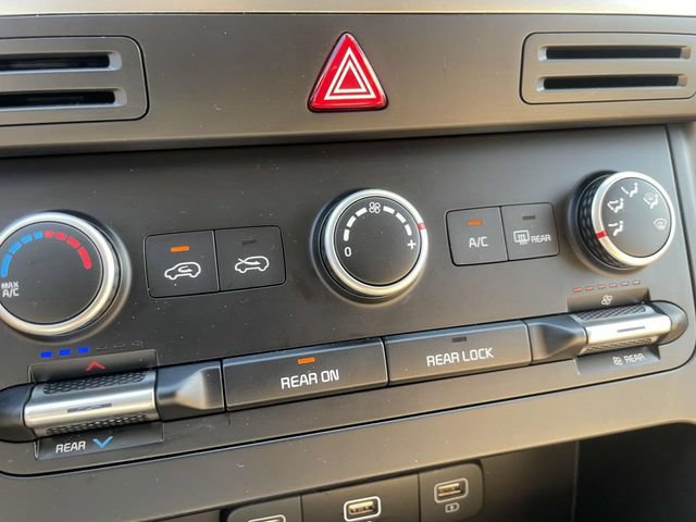Certified 2024 Kia Carnival LX FWD image 34