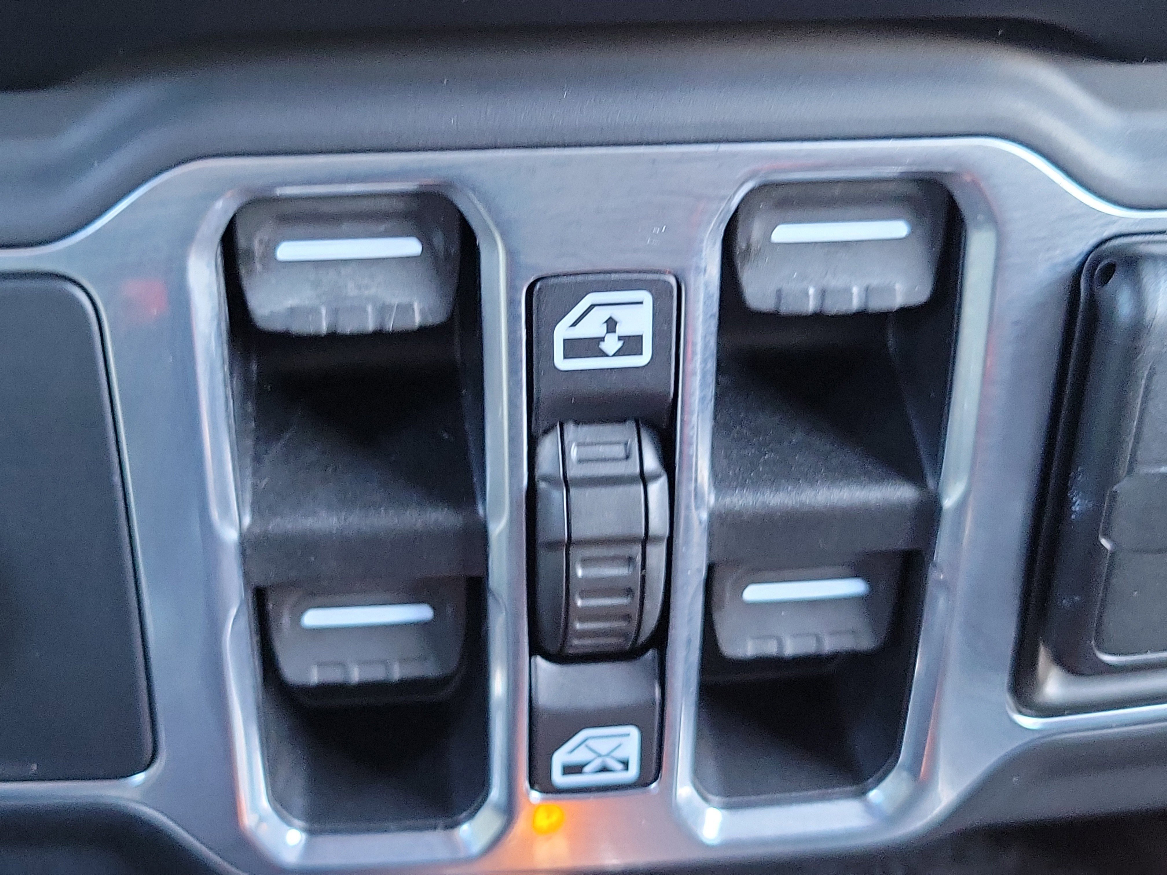 Used 2020 Jeep Wrangler Unlimited Sahara image 24