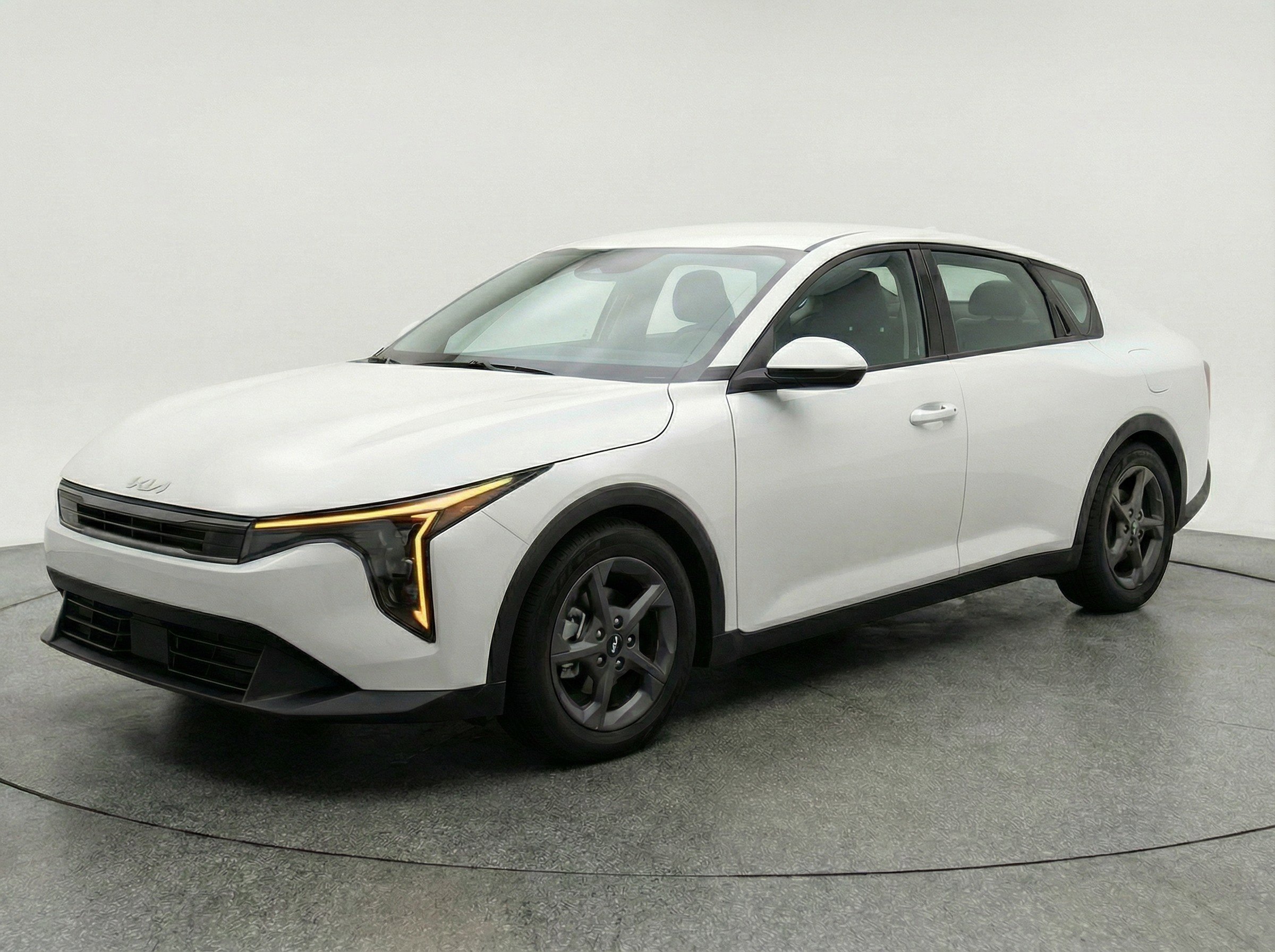Used 2025 Kia K4 LXS FWD image 3