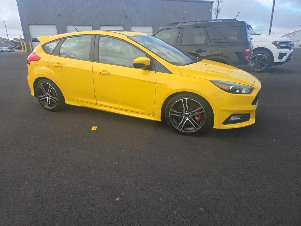 Used 2017 Ford Focus ST w/ Equipment Group 401A FWD image 10