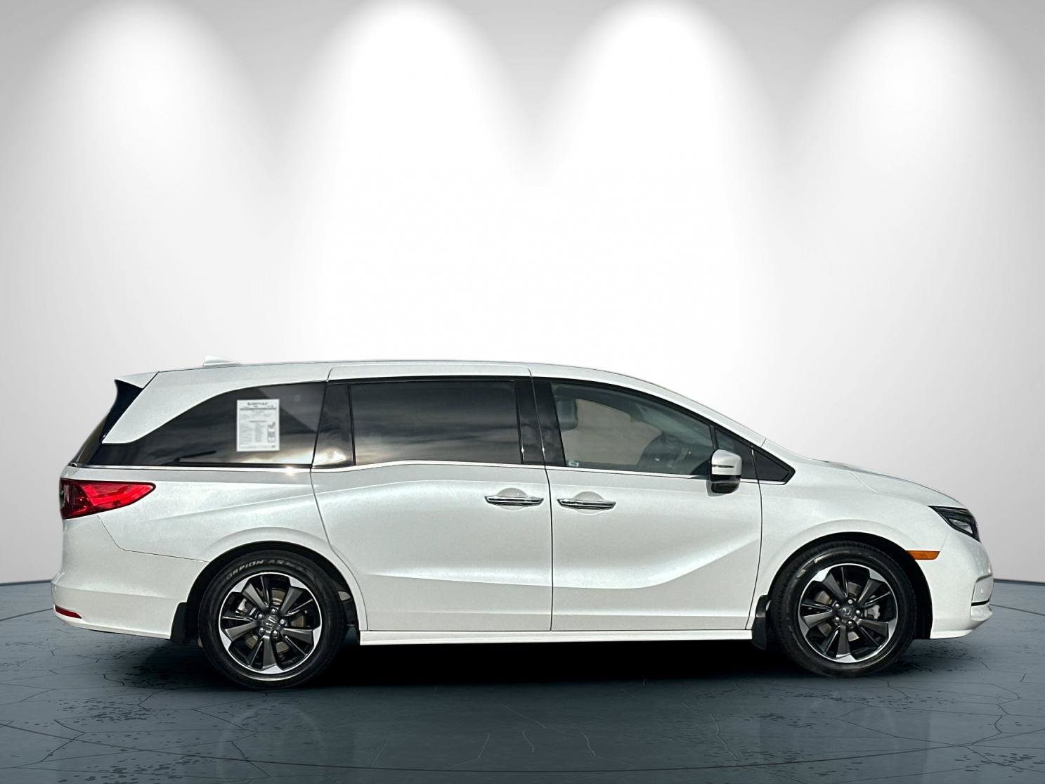 Used 2022 Honda Odyssey Elite image 3