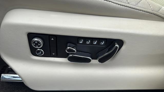 Used 2017 Bentley Bentayga image 13