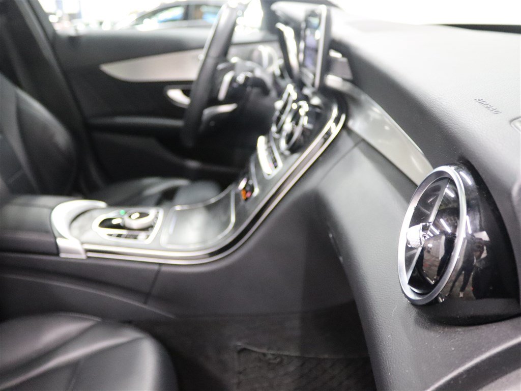 Used 2018 Mercedes-Benz C 300 4MATIC Sedan image 33
