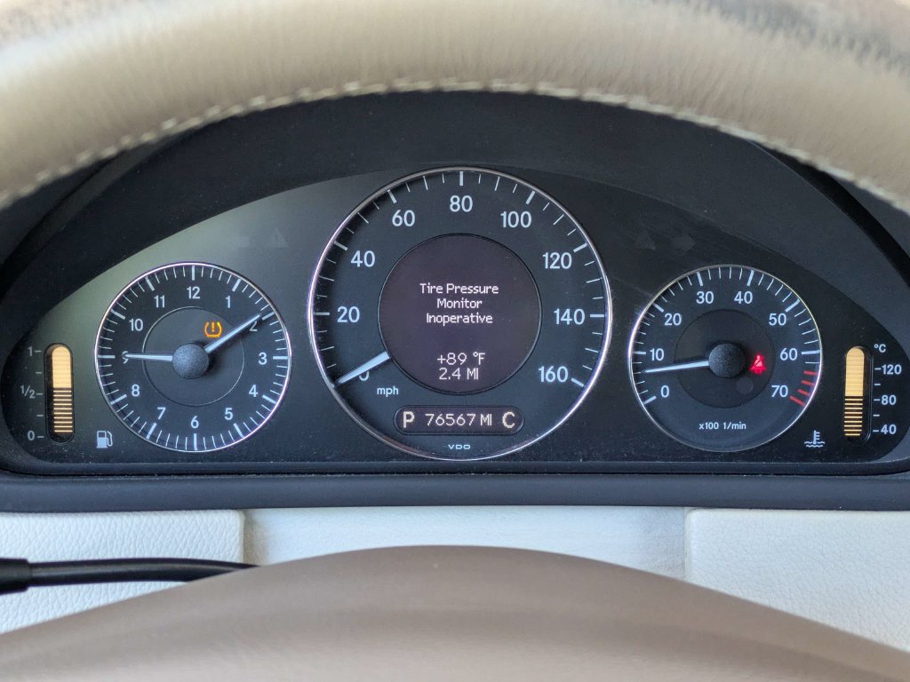 Used 2009 Mercedes-Benz CLK 550 Cabriolet w/ Premium II Pkg image 26