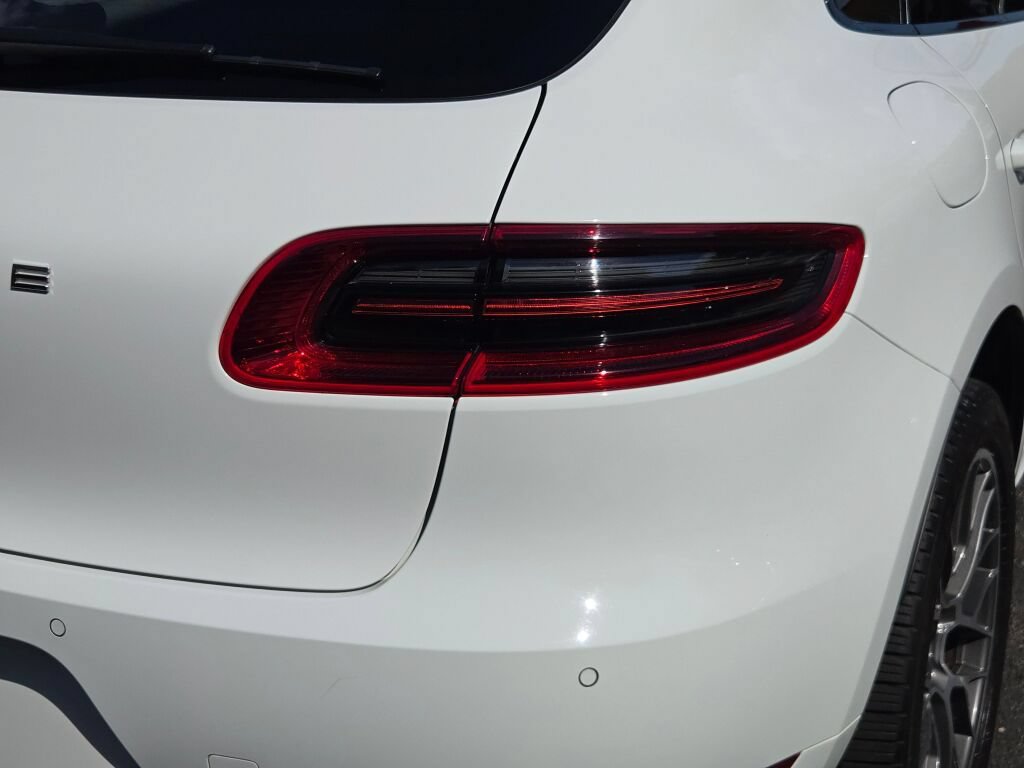 Used 2015 Porsche Macan Turbo AWD/4WD image 7