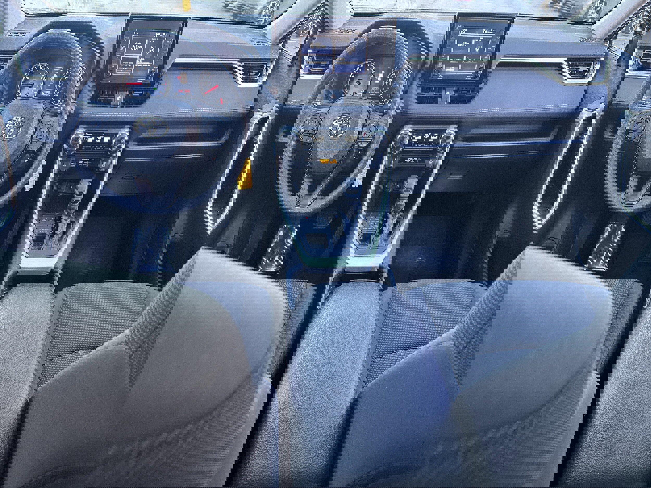 Used 2020 Toyota RAV4 LE image 13