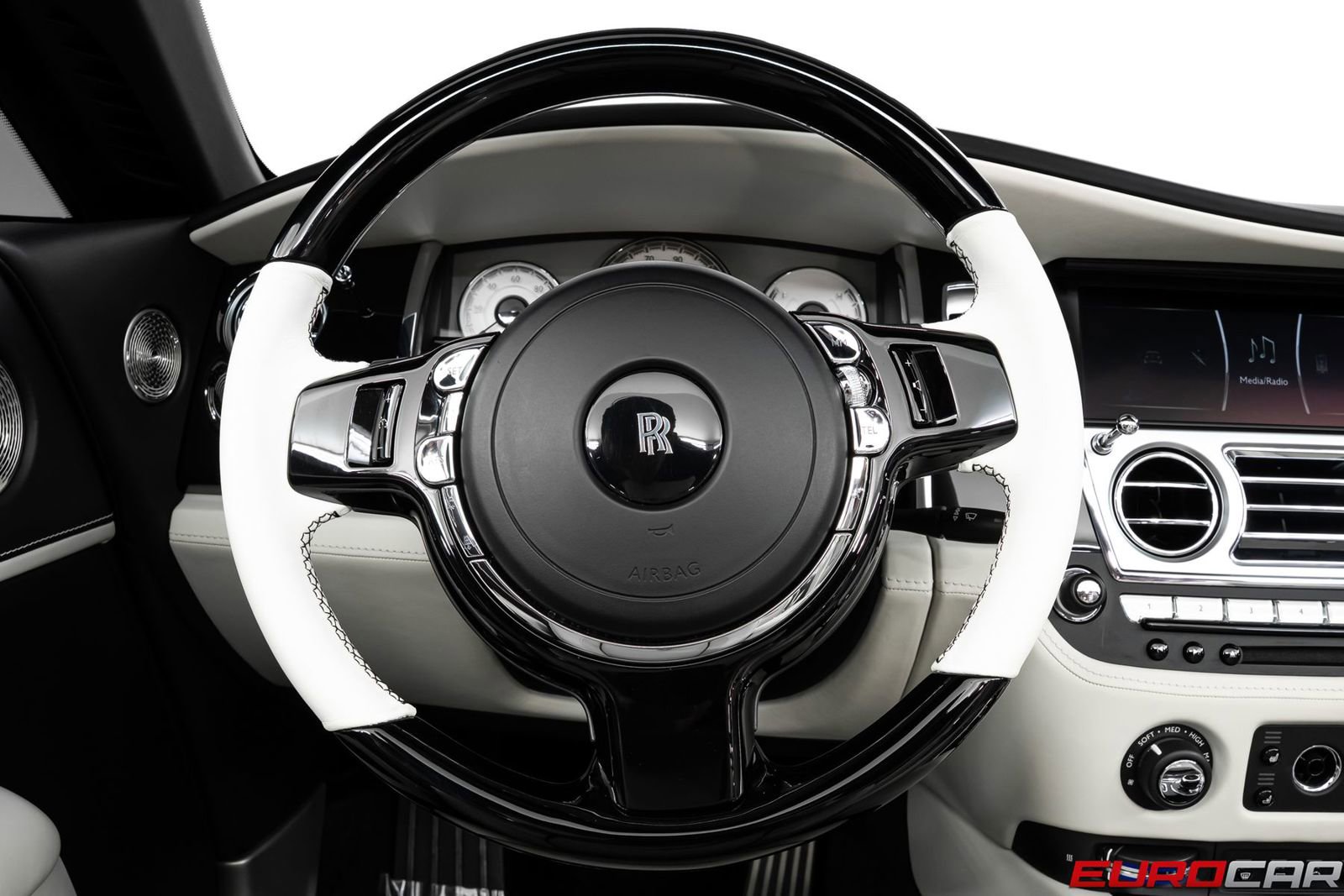 Used 2018 Rolls-Royce Dawn image 28