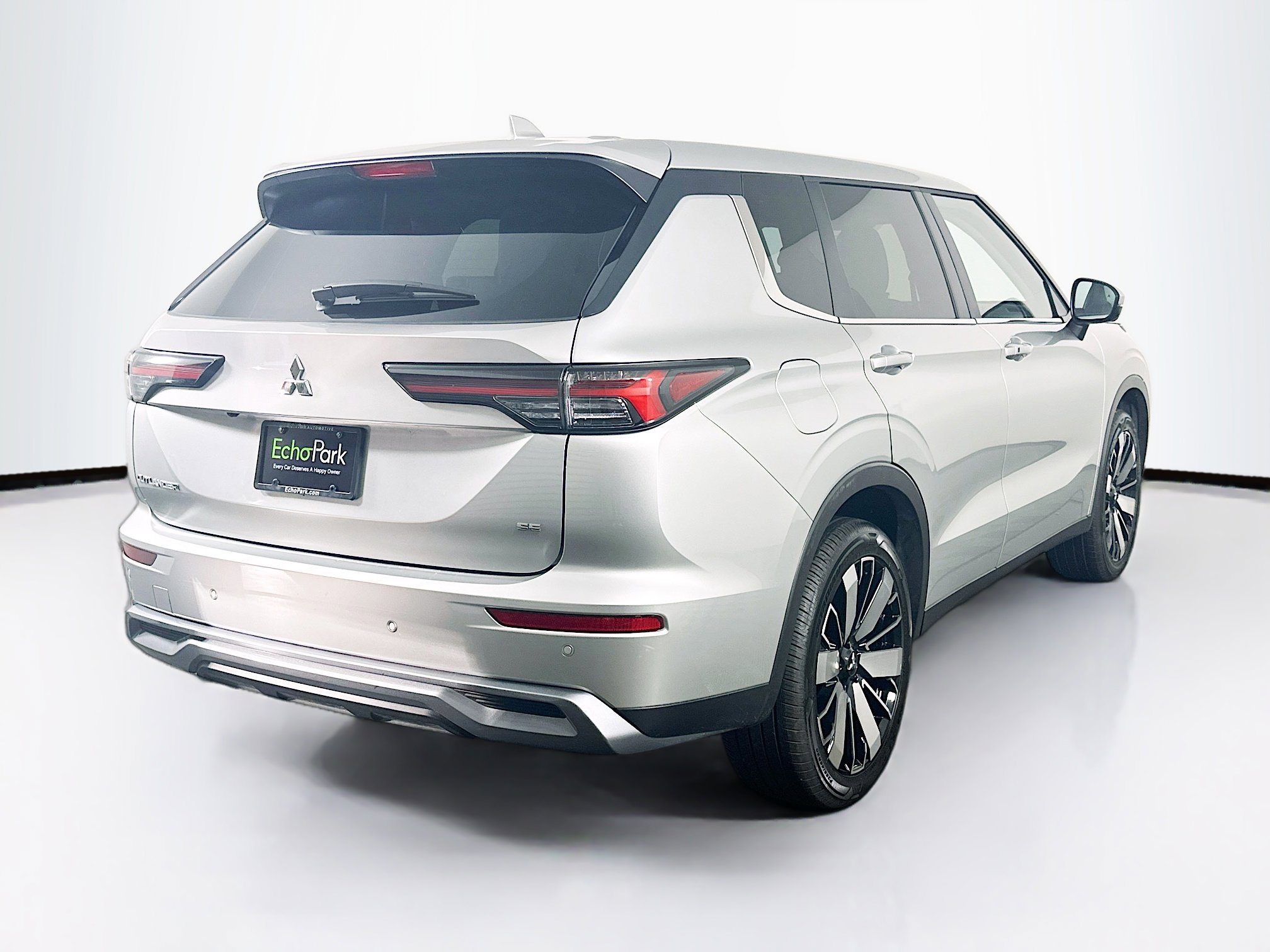 Used 2025 Mitsubishi Outlander SE image 9