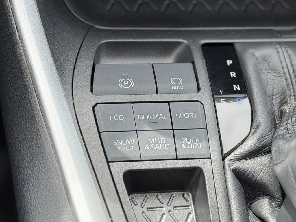 Certified 2023 Toyota RAV4 LE AWD/4WD image 17