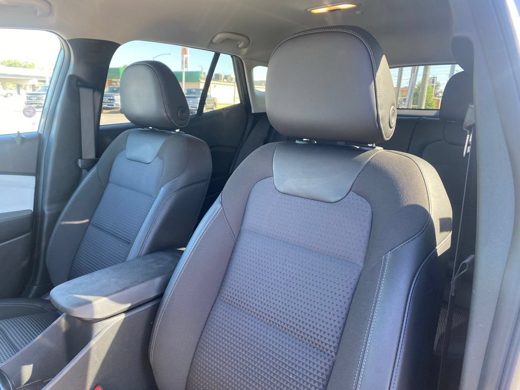 Used 2025 Chevrolet Trax LT w/ LT Convenience Package FWD image 10