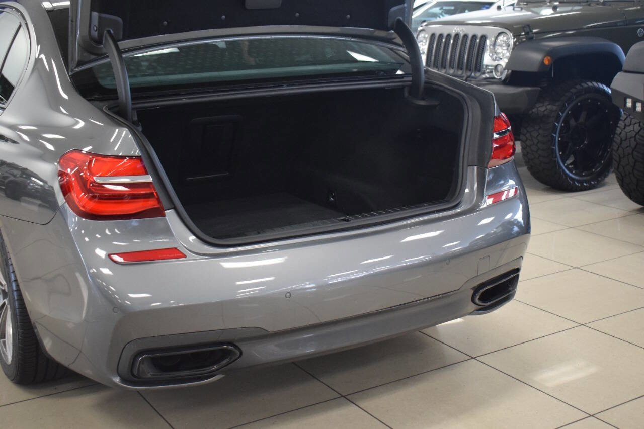Used 2018 BMW 750i image 25