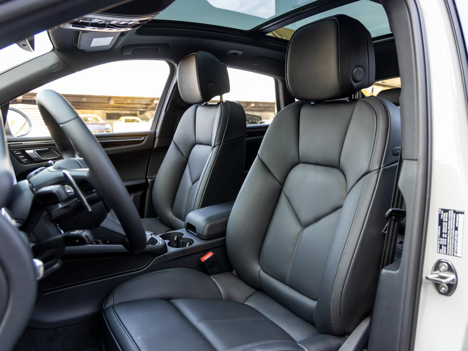 New 2026 Porsche Macan AWD/4WD image 5