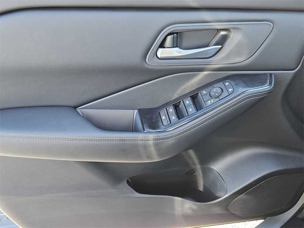 New 2026 Nissan Rogue SV image 25