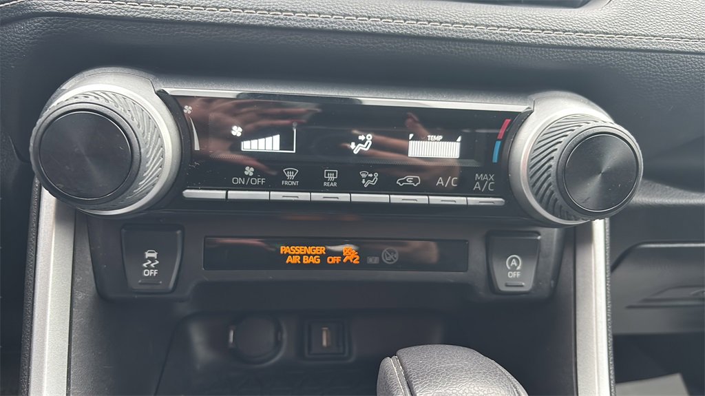 Used 2022 Toyota RAV4 LE image 28