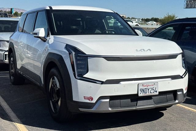 Certified 2024 Kia EV9 Light Long Range RWD image 2