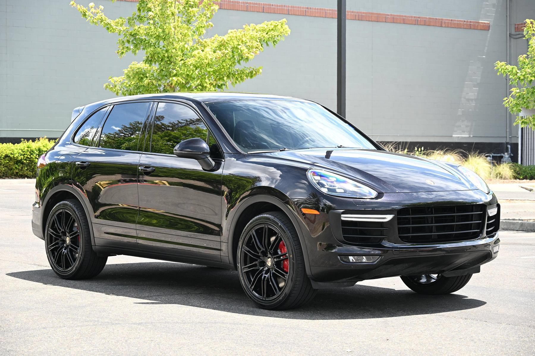 Used 2015 Porsche Cayenne Turbo AWD/4WD image 1
