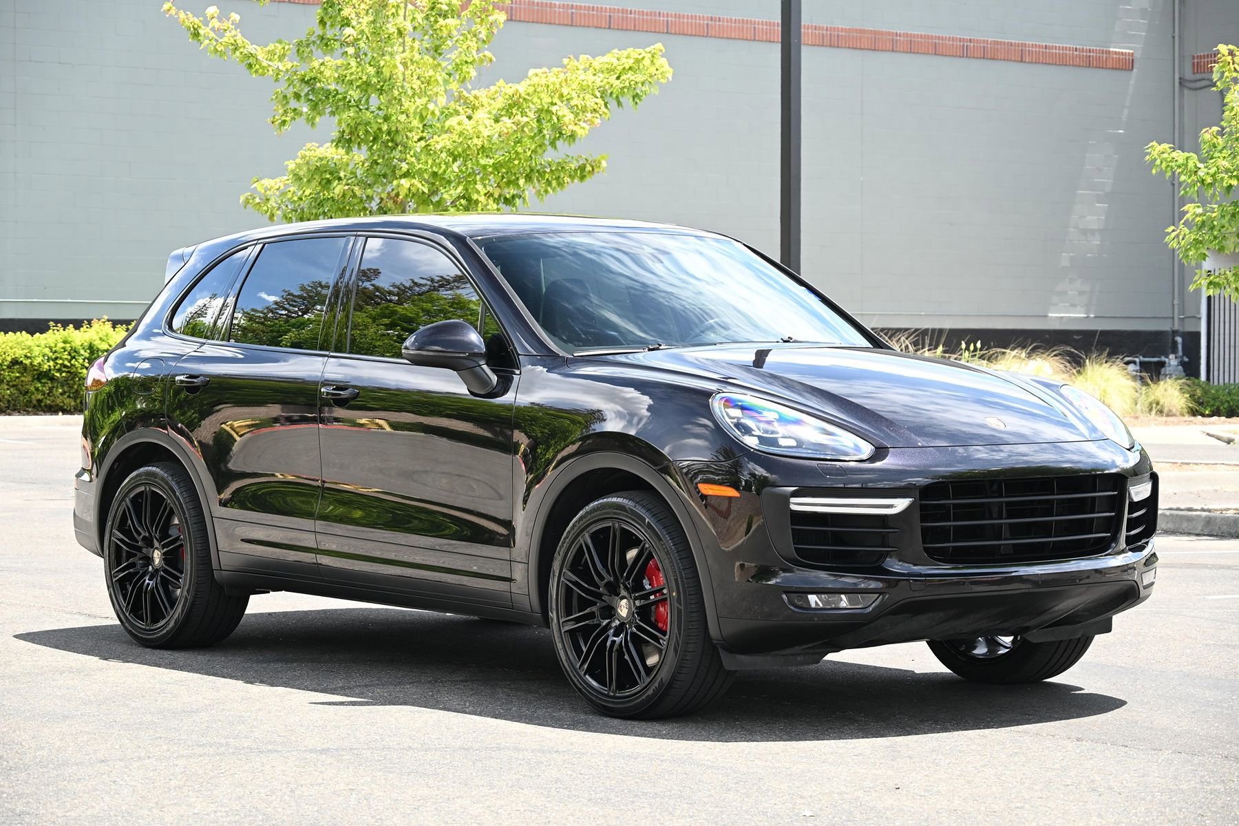 Used 2015 Porsche Cayenne Turbo AWD/4WD image 1