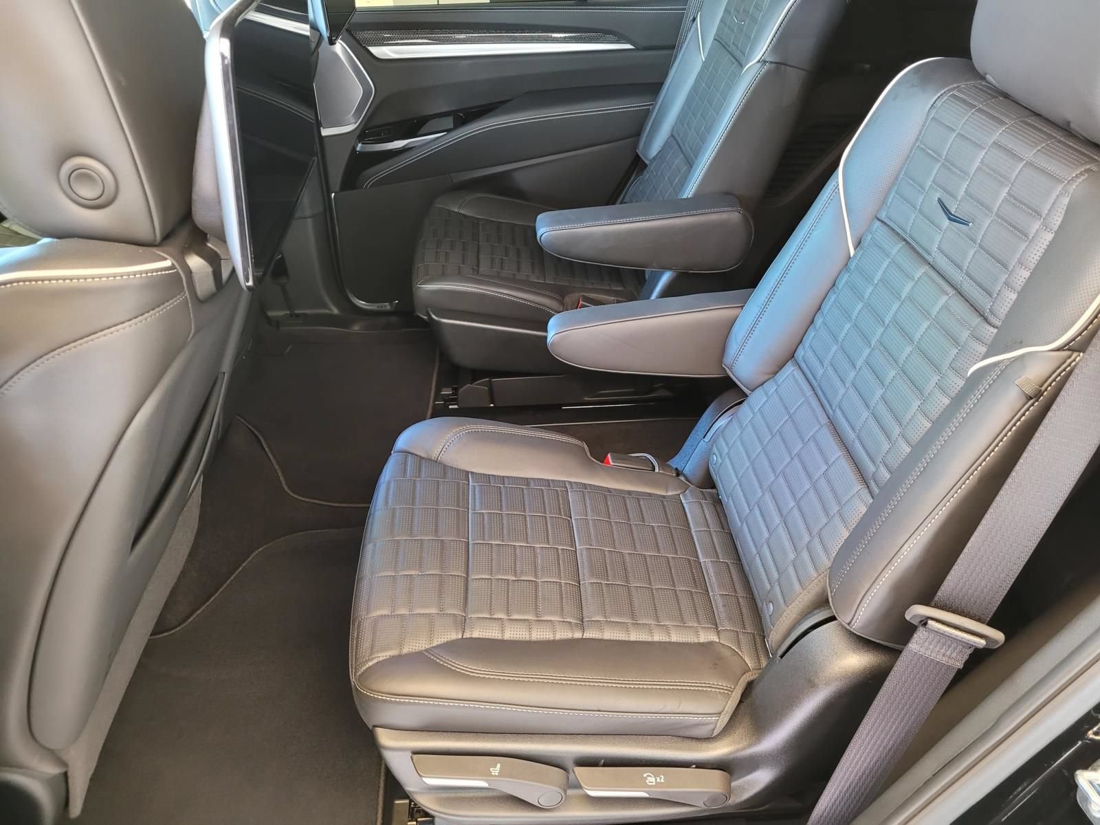 Used 2026 Cadillac Escalade V w/ LPO, ONYX Package AWD/4WD image 20