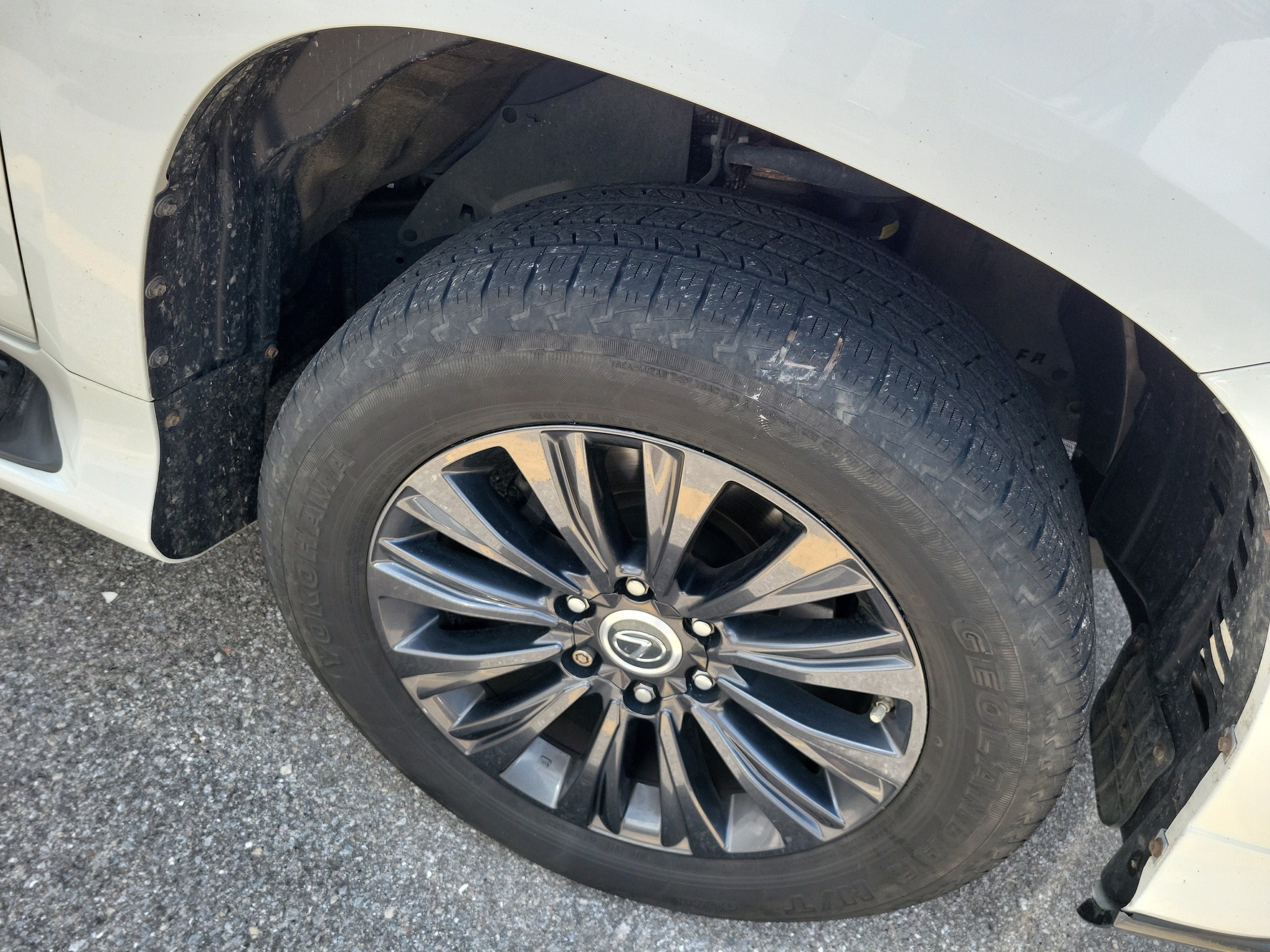 Used 2021 Lexus GX 460 Premium w/ Accessory Package AWD/4WD image 8