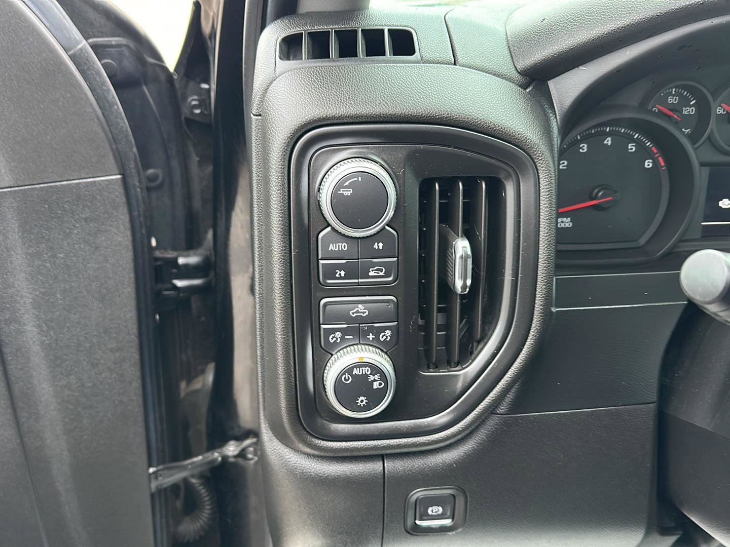 Used 2019 GMC Sierra 1500 4WD CREW CAB 147 image 18