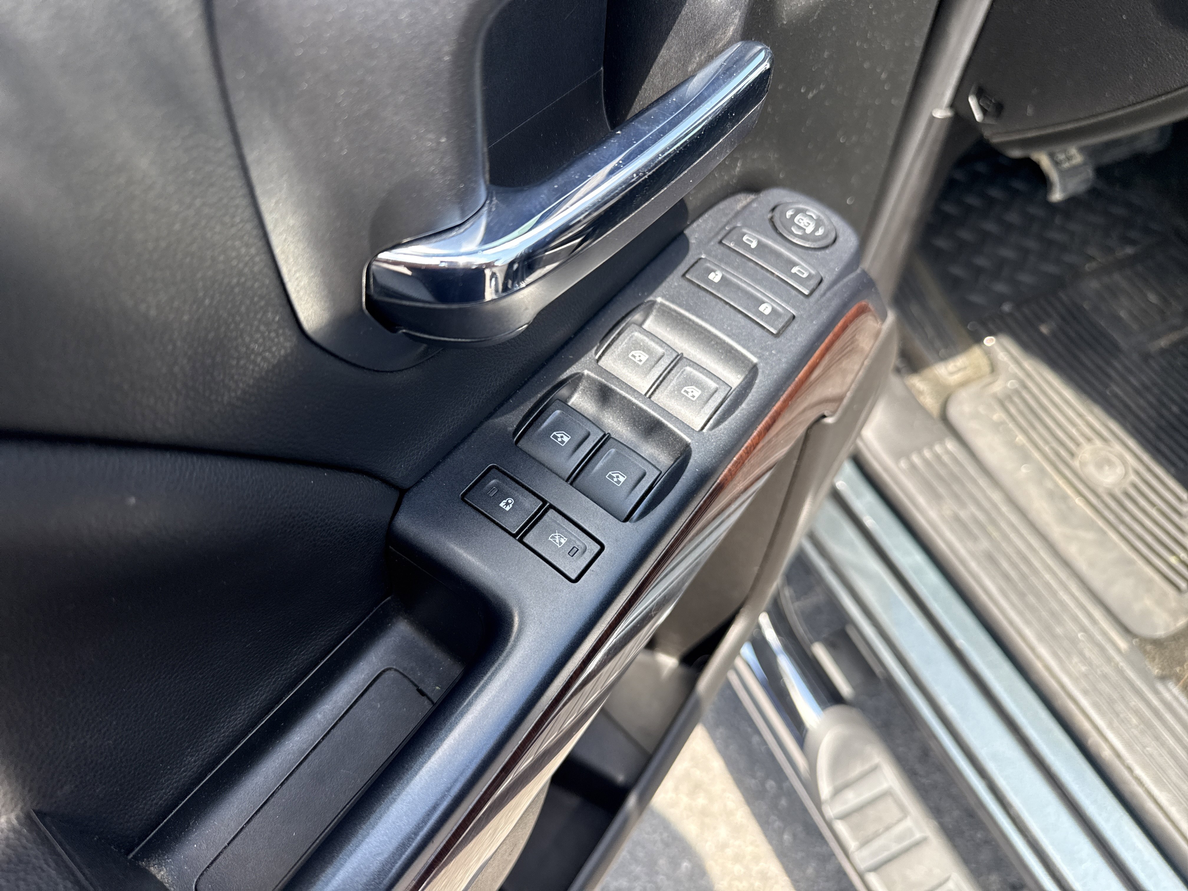 Used 2018 GMC Sierra 1500 SLE w/ SLE Value Package AWD/4WD image 17