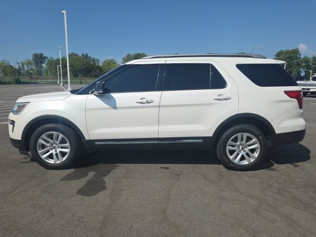 Used 2018 Ford Explorer XLT w/ Equipment Group 202A AWD/4WD image 16