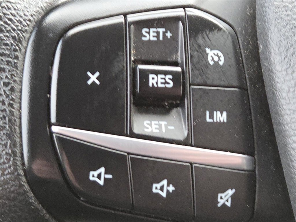 Used 2023 Ford Transit 350 XLT image 5