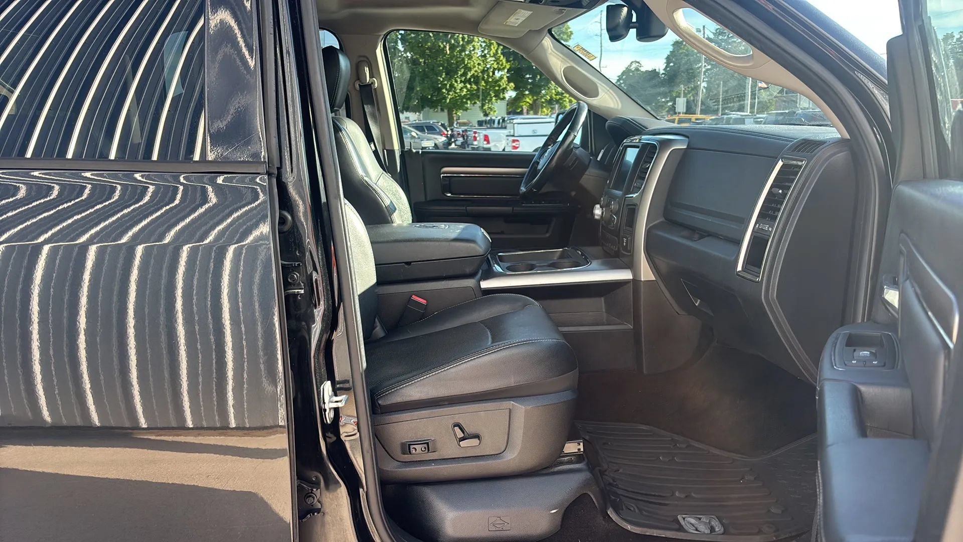 Used 2016 RAM 1500 Sport w/ Black Ram 1500 Sport Group AWD/4WD image 14
