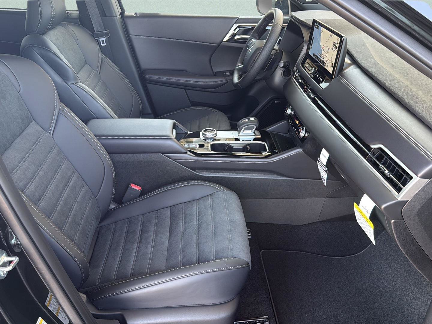 New 2026 Mitsubishi Outlander LE FWD image 32