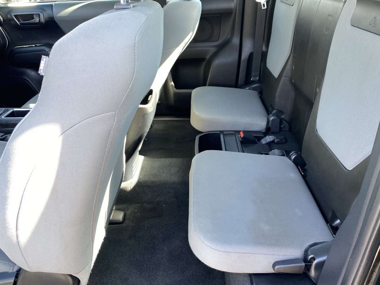 Used 2018 Toyota Tacoma SR w/ SR Convenience Package RWD image 14