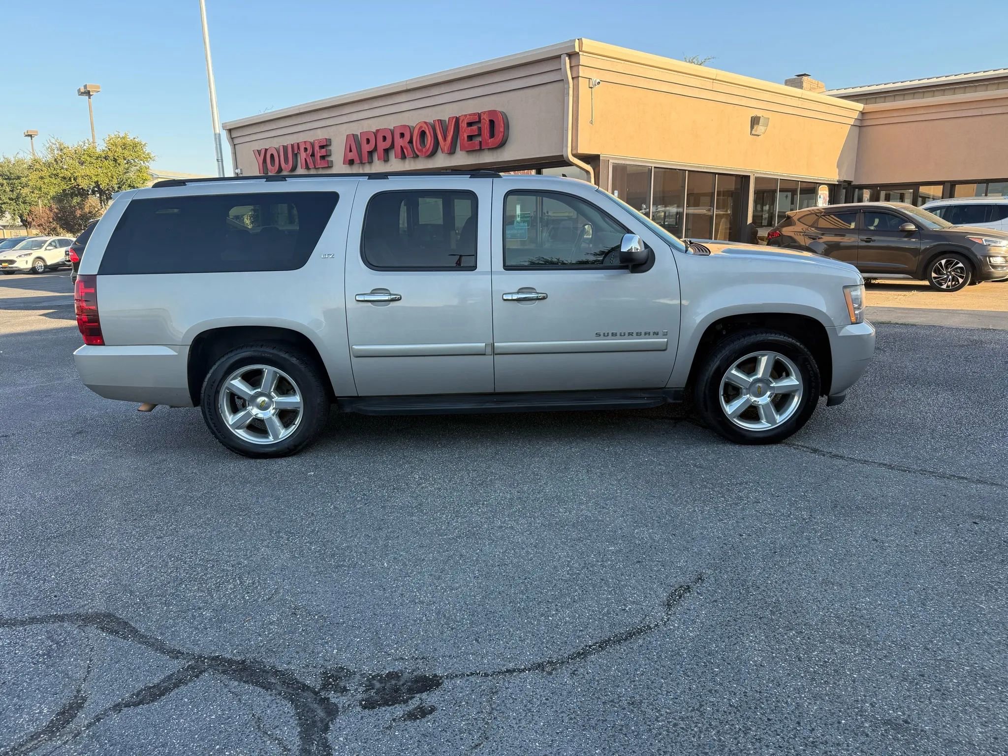 Used 2008 Chevrolet Suburban LTZ w/ LTZ Preferred Equipment Group image 4