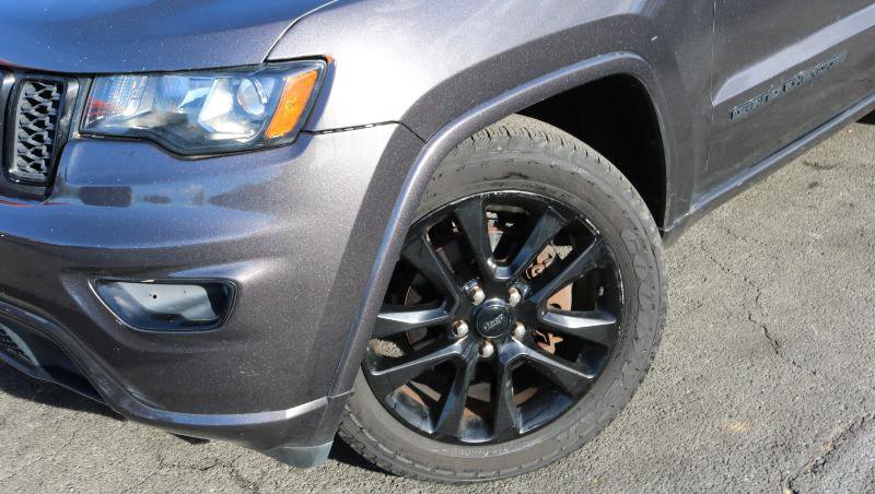 Used 2018 Jeep Grand Cherokee Altitude image 4