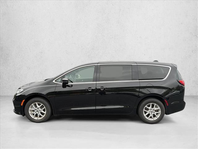 Used 2025 Chrysler Pacifica Select FWD image 9